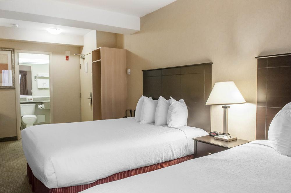 Econo Lodge Inn & Suites Downtown Toronto Exterior photo