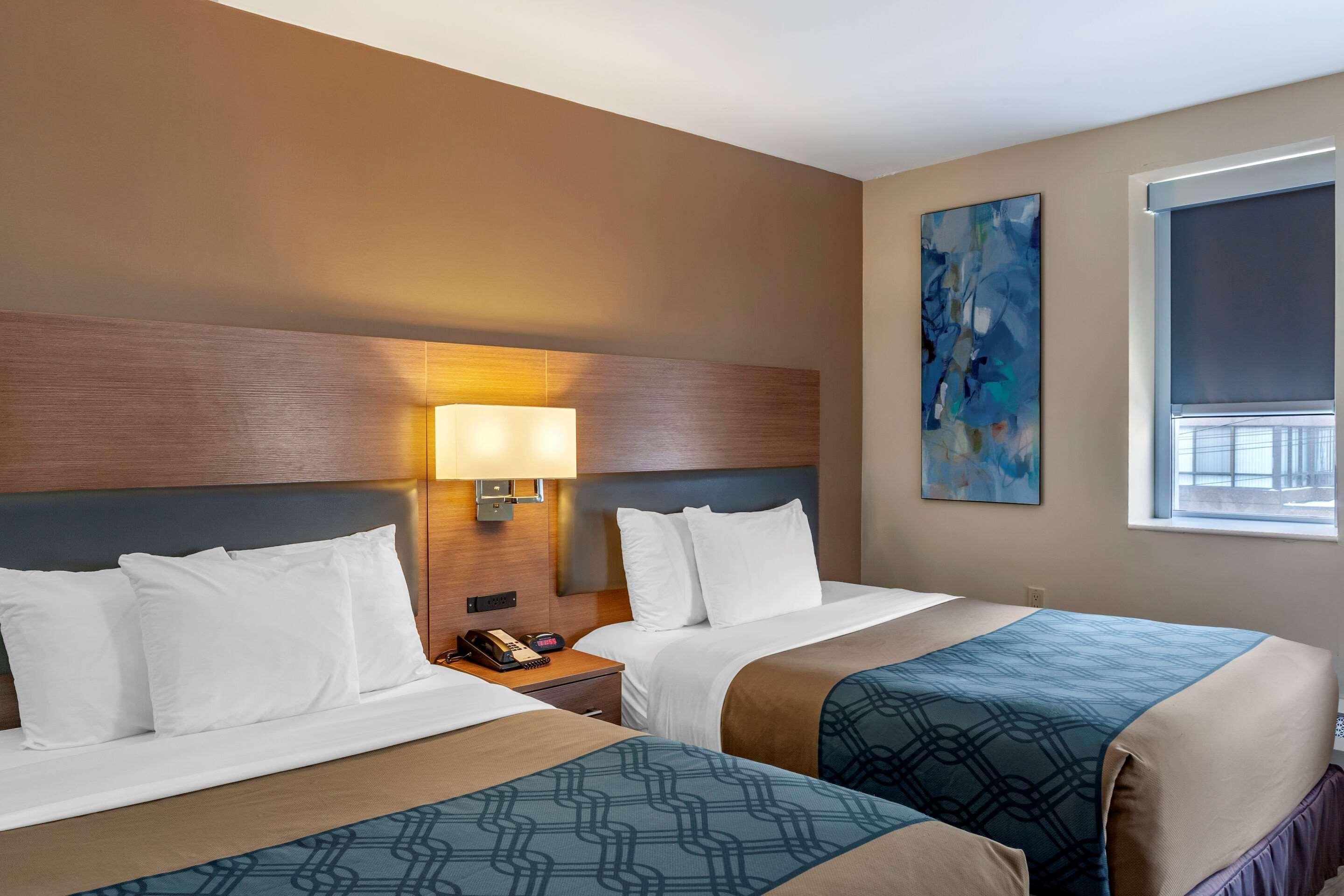 Econo Lodge Inn & Suites Downtown Toronto Exterior photo