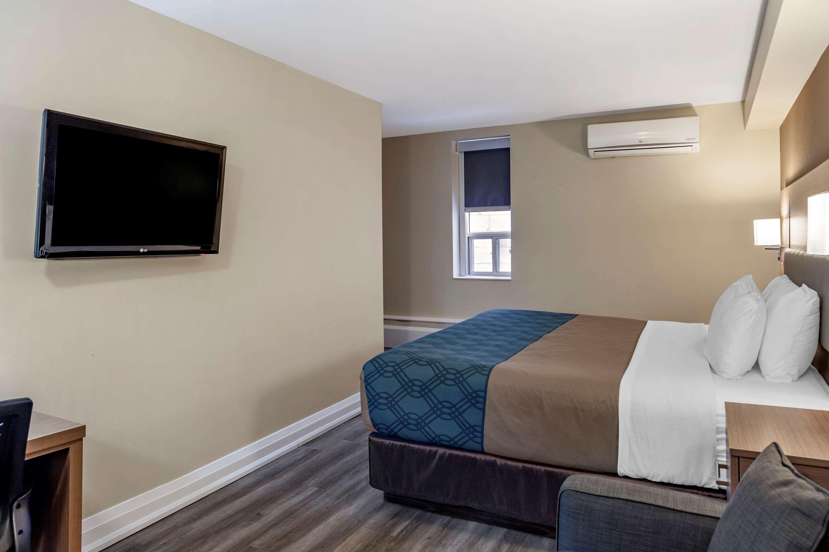 Econo Lodge Inn & Suites Downtown Toronto Exterior photo