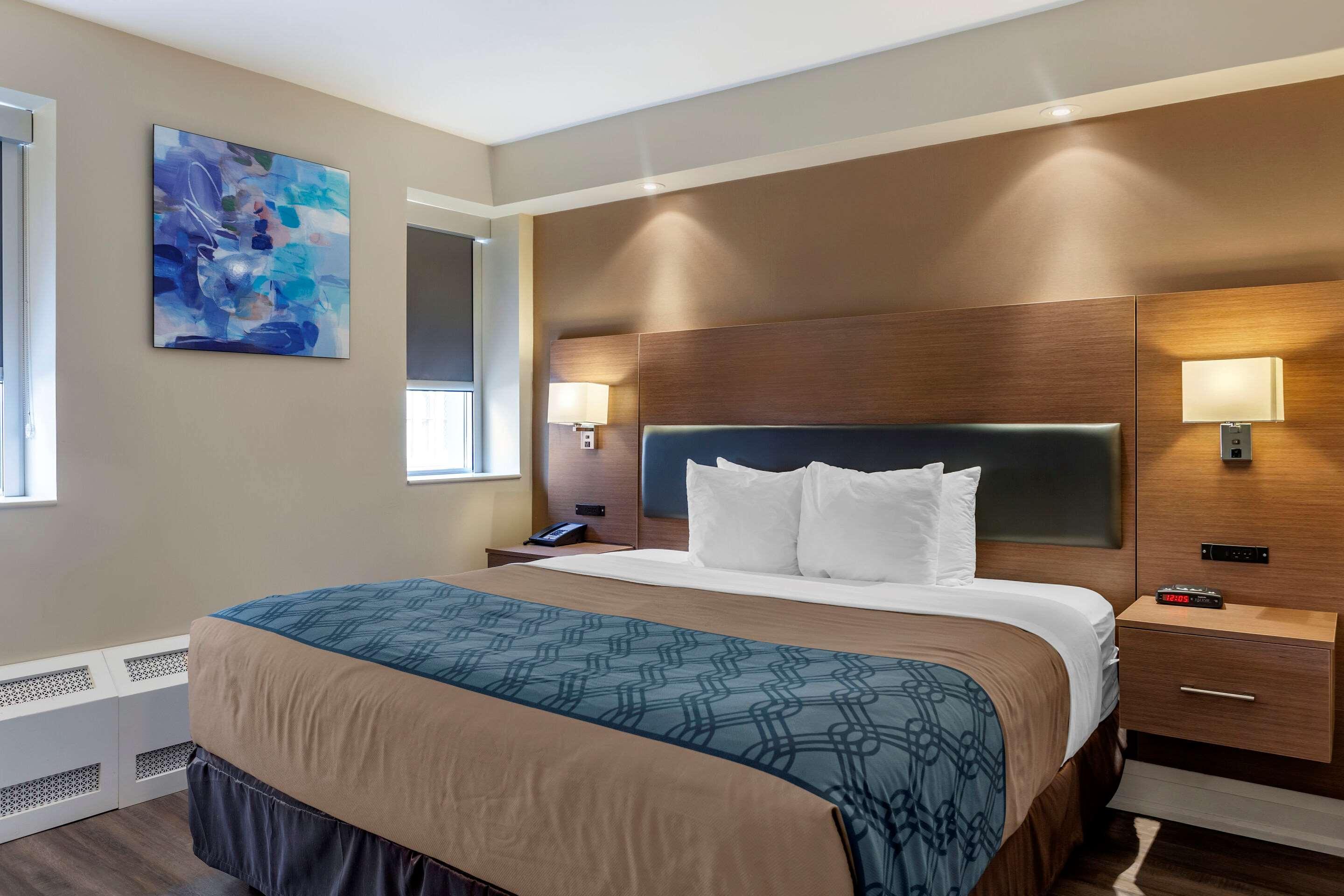 Econo Lodge Inn & Suites Downtown Toronto Exterior photo