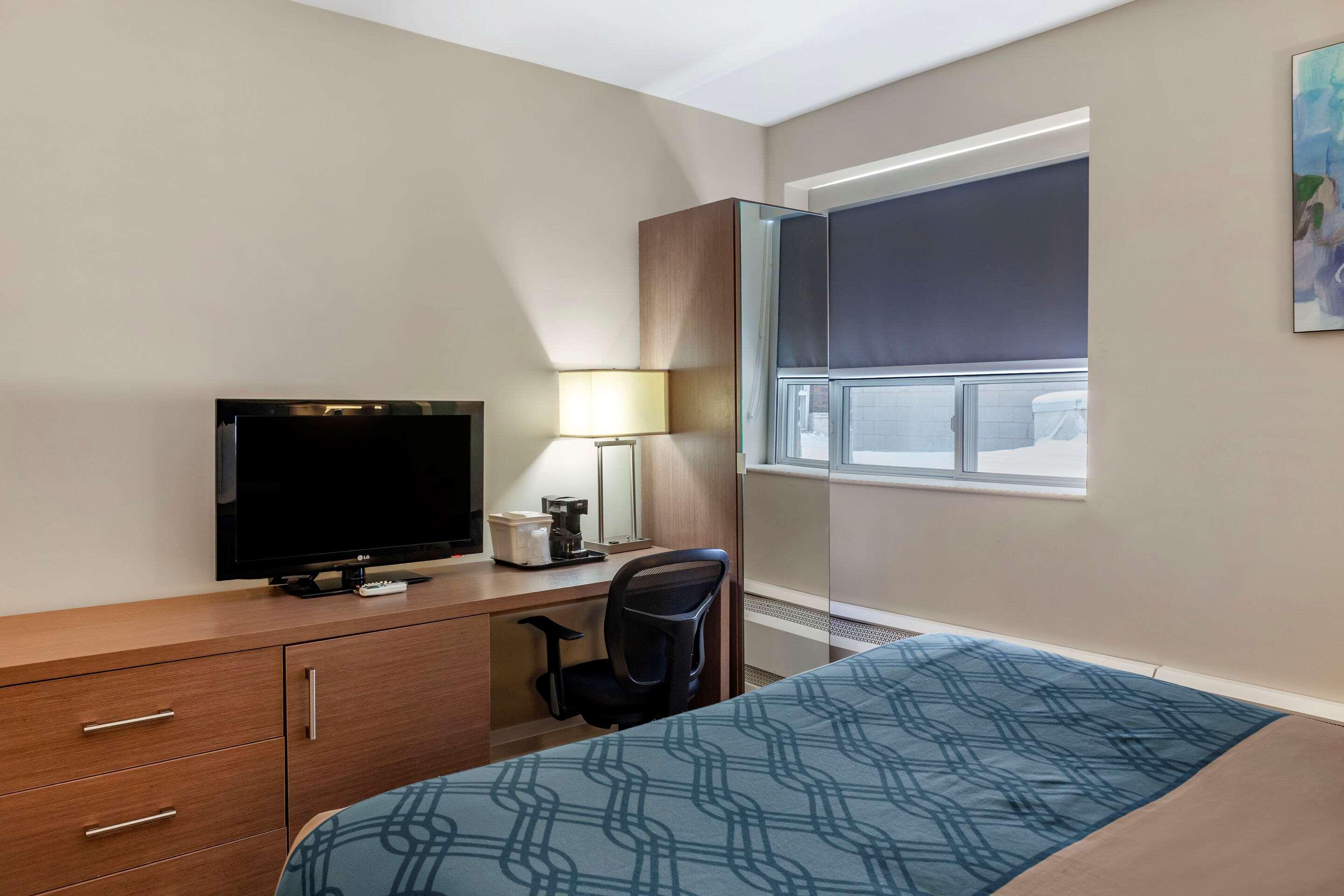 Econo Lodge Inn & Suites Downtown Toronto Exterior photo