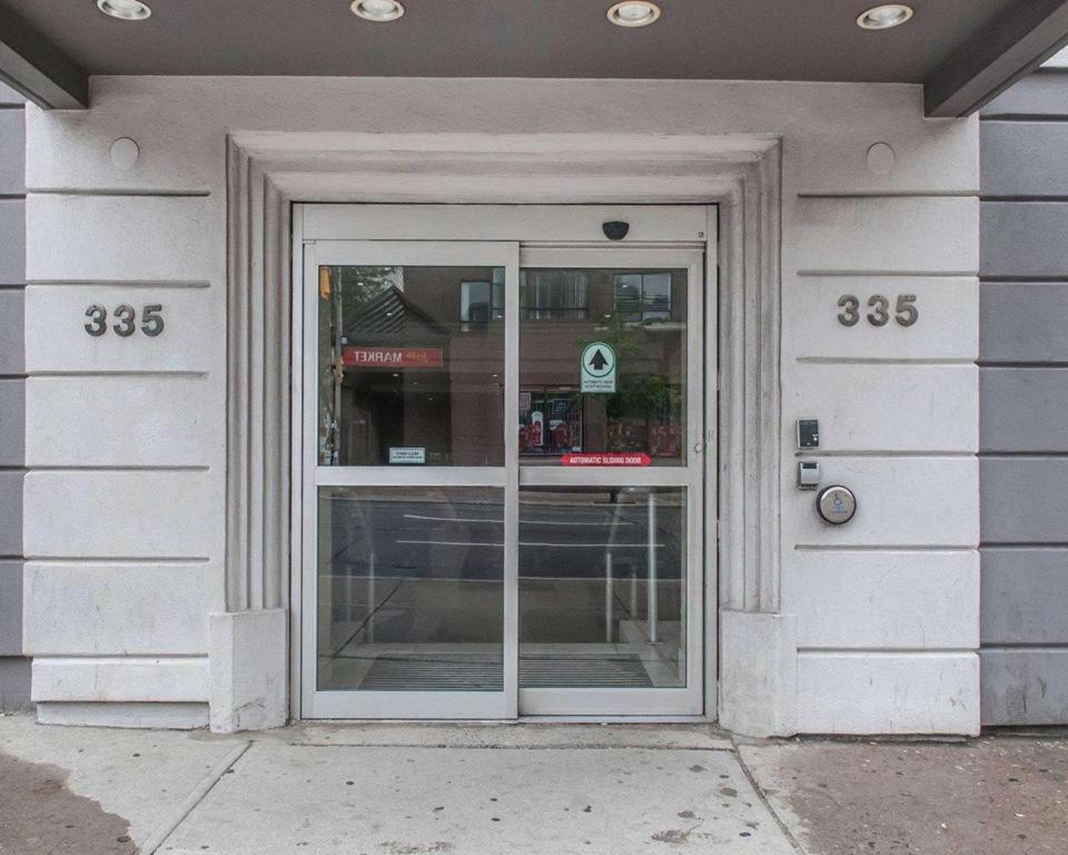 Econo Lodge Inn & Suites Downtown Toronto Exterior photo